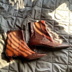 Upper Genuine leather lightly used kitten healed booties